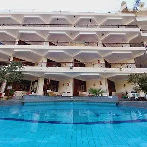 Kamp alanı Rezeiky & Camp, Luksor